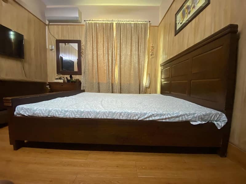 Double king size bed 4