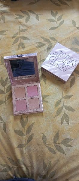 Urban Decay AFTER GLOW highlighter palette 2