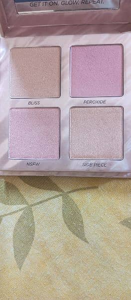 Urban Decay AFTER GLOW highlighter palette 3