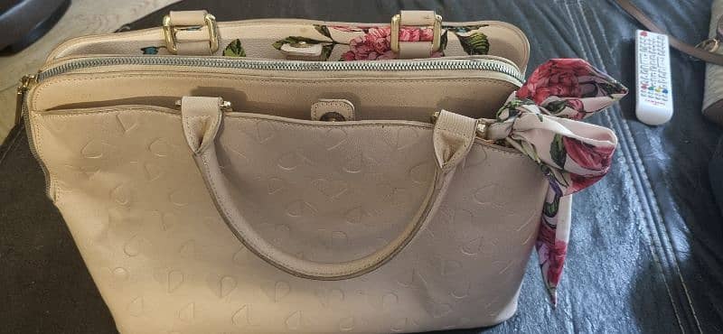 Ladies Handbag branded slightly used 1