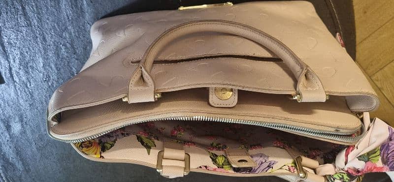 Ladies Handbag branded slightly used 4