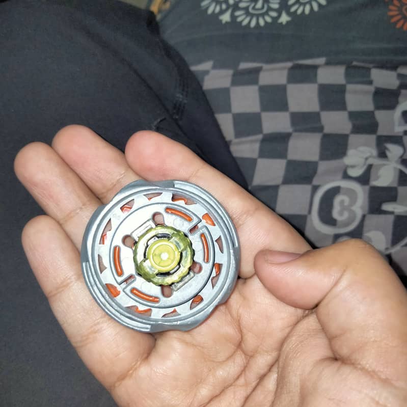 Selling my original Takara Tomy Metal Beyblades for sale 14