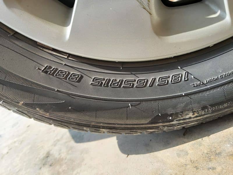 Dunlop tyres 185/65/15 .  Tyres / tires 5