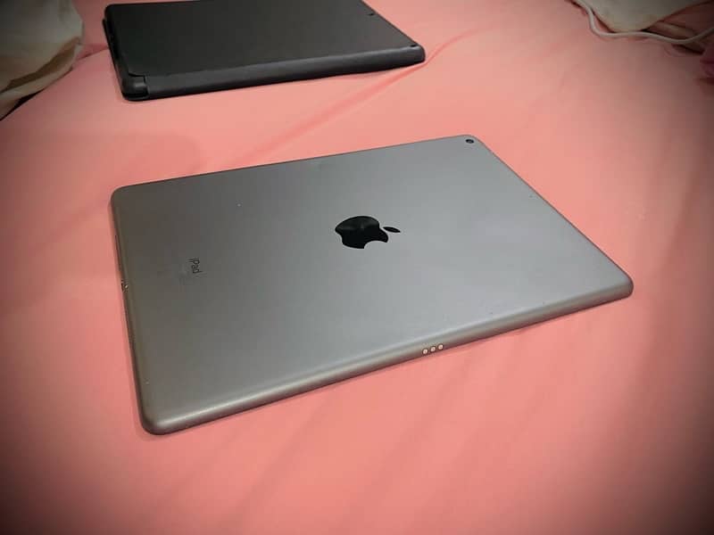 iPad 8 Generation 128GB 5