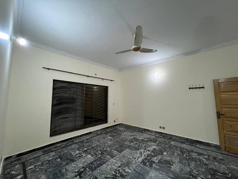 1 Kanal Upper Portion Is Available In G-13/4 For Rent In Very Reasonable Price 11