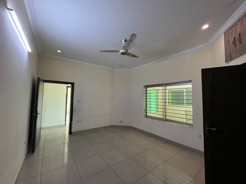 14 Marla House Available For Rent In G-13/3 27