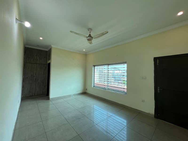 14 Marla House Available For Rent In G-13/3 28