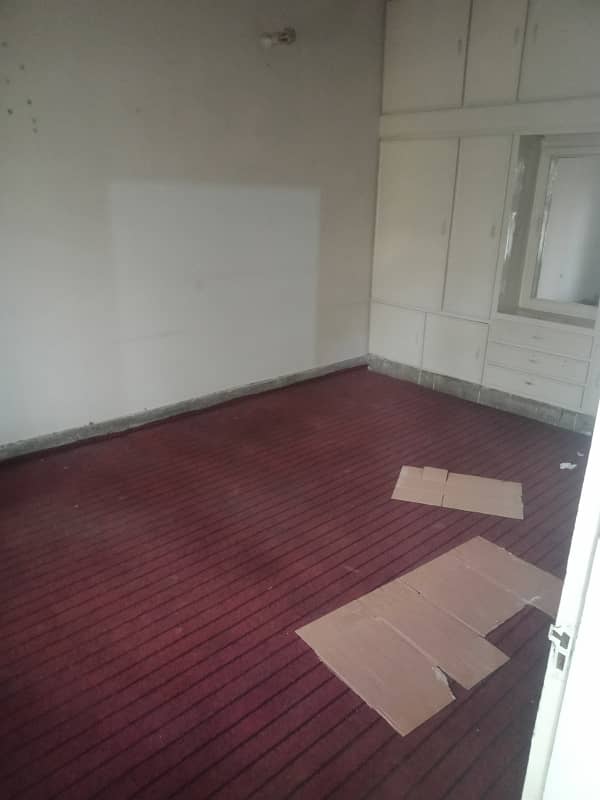 Upper portion for rent in g11 5