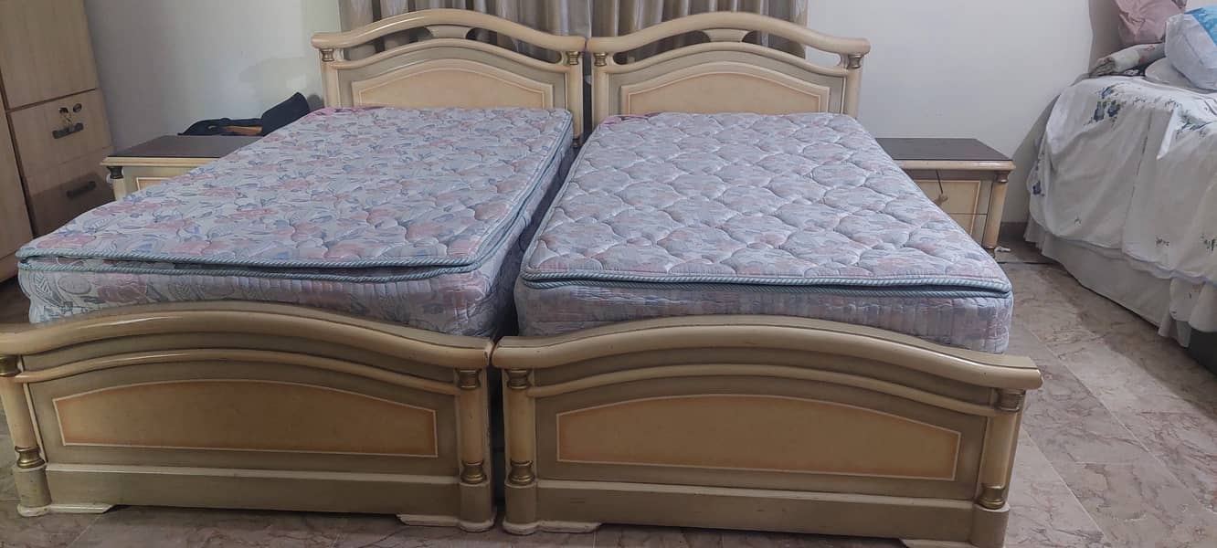 Twin beds set with mattresses 0