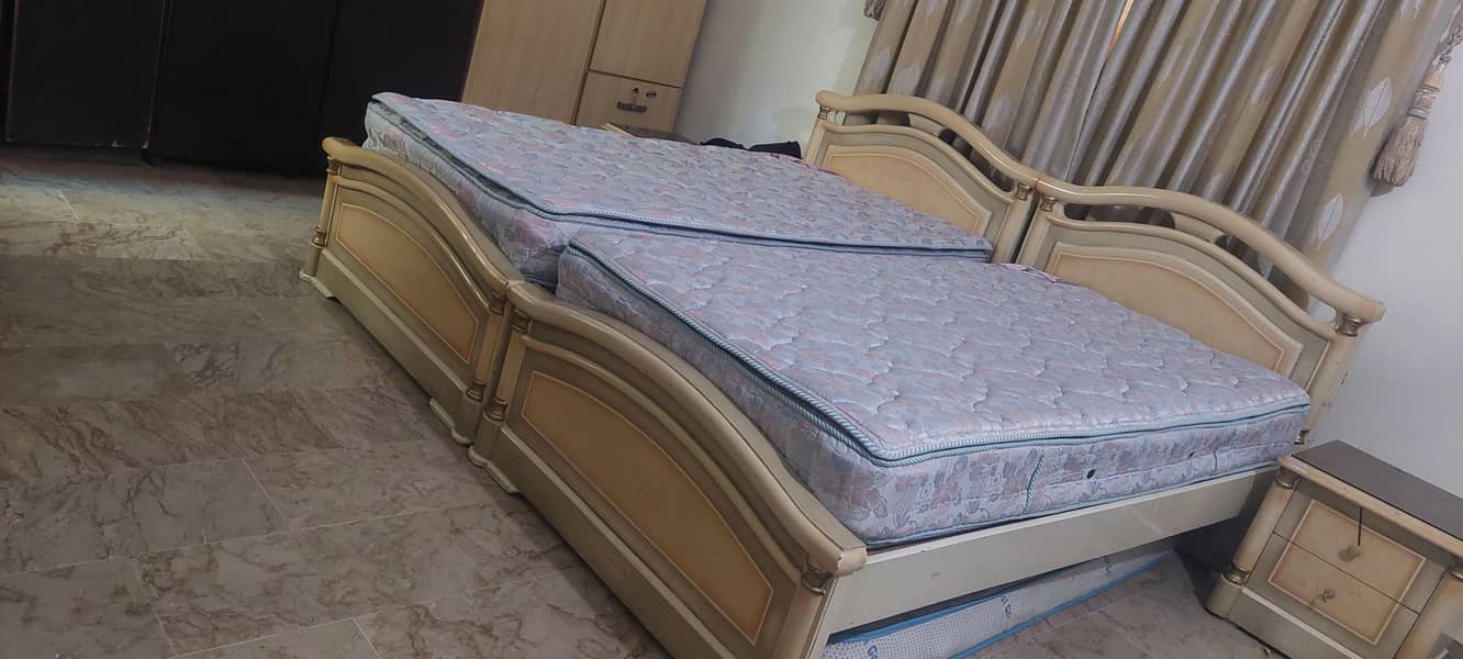 Twin beds set with mattresses 2