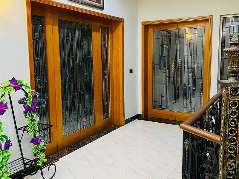 1 Kanal Full House Available For sale in air Avenue Lahore 6