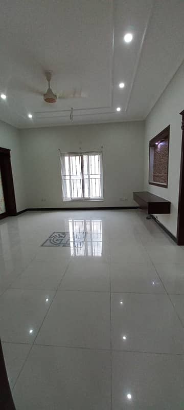 10 Marla Double Storey House Available For Rent 4