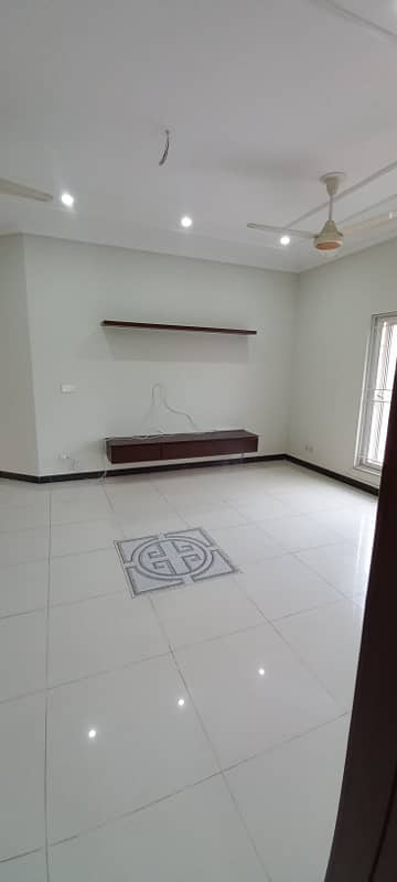 10 Marla Double Storey House Available For Rent 14