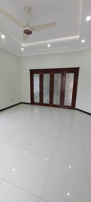 10 Marla Double Storey House Available For Rent 23