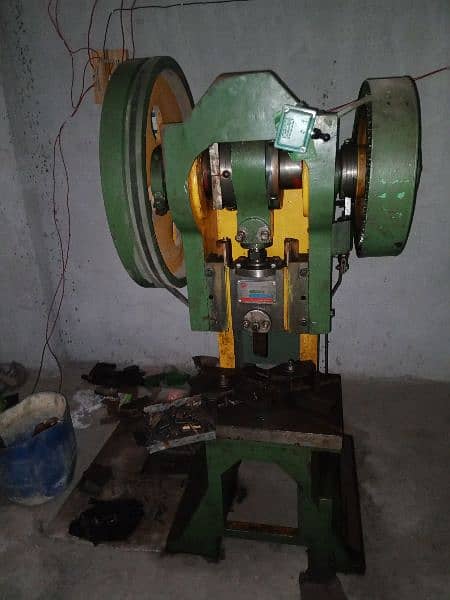 03 power press 20ton+05ton+05ton. 1