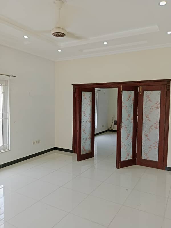 10 Marla Double Storey Corner House Available For Rent 6