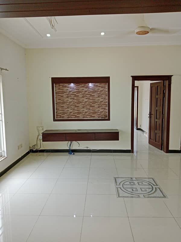 10 Marla Double Storey Corner House Available For Rent 7