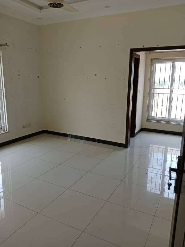 10 Marla Double Storey Corner House Available For Rent 16