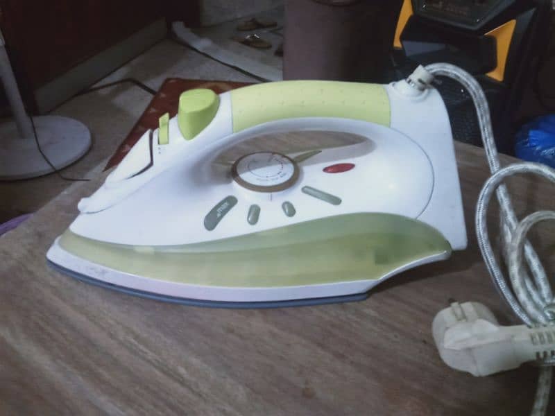 West point Steam iron model WF 2019 3