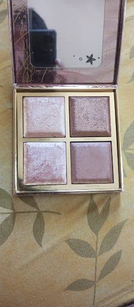 Essence | Shine Like a Sea Star | highlighting and bronzing Palette 1