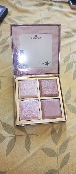 Essence | Shine Like a Sea Star | highlighting and bronzing Palette 2