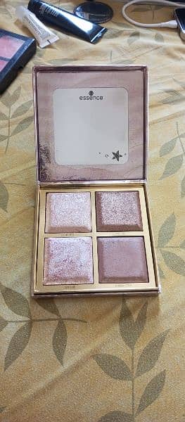 Essence | Shine Like a Sea Star | highlighting and bronzing Palette 3