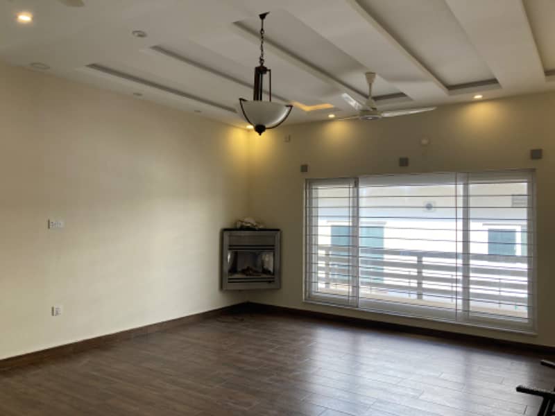 D-12 Beautiful 4Bed+Bath Upper Portion Available For Rent 4