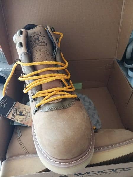 ELK wood heavy duty hunting shoes. came from USA 43 8.5 Size 3