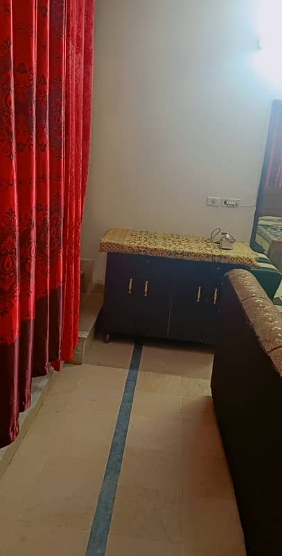 Furnished Portion , 5 Marla Upper Portion Available On Rent Nearby Emporium Mall 11