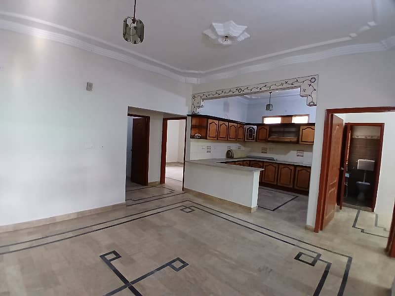 240 SQUARE YARDS 3 BED DD FIRST FLOOR FOR RENT IN JAUHAR 0