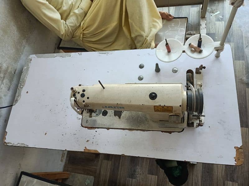 Jack sewing machine. 100% gniun. brand new servo motor. 1