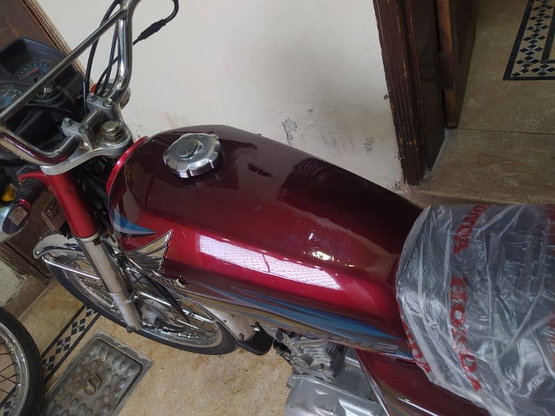 Honda 125(2018 model)Red color look like a new bike. . . O3O96881O7O 3