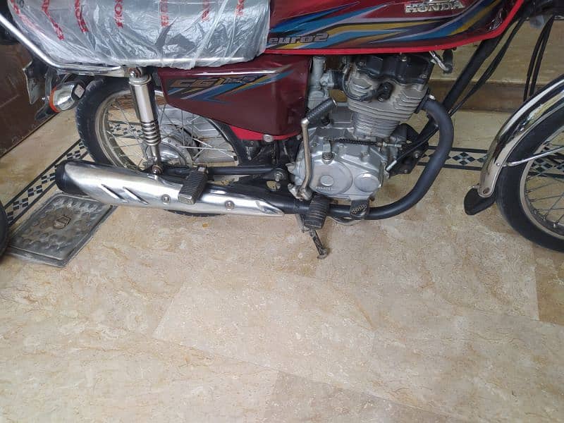 Honda 125(2018 model)Red color look like a new bike. . . O3O96881O7O 14