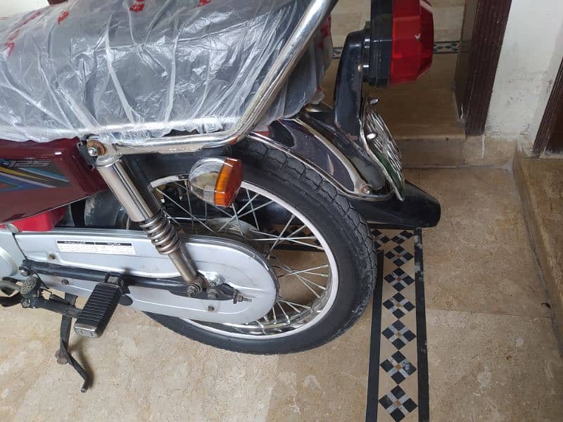 Honda 125(2018 model)Red color look like a new bike. . . O3O96881O7O 15