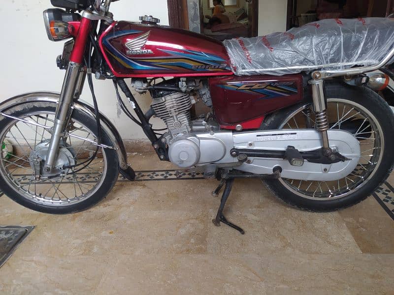 Honda 125(2018 model)Red color look like a new bike. . . O3O96881O7O 16