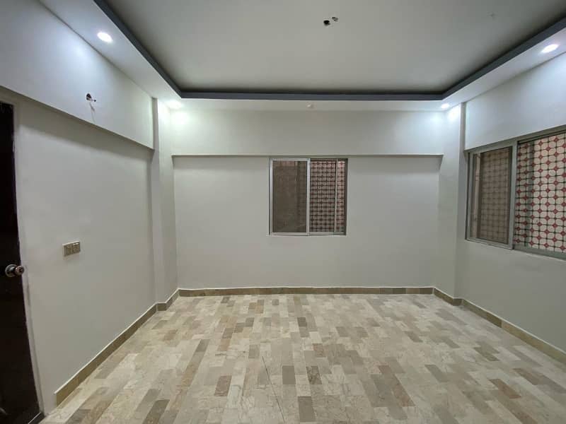 2 BED DRAWING DINNING LEASED AND RENOVATED FLAT FOR SALE IN JAUHAR 4