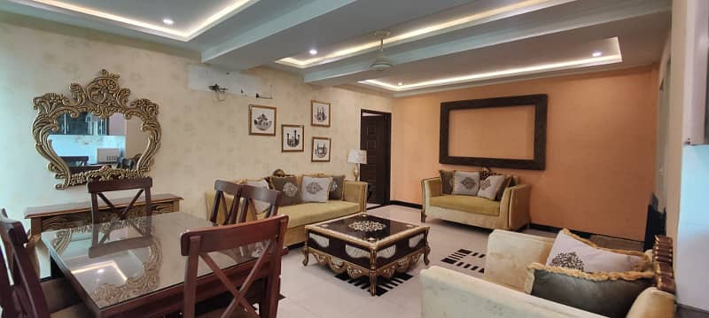 Furnish laxry apartment bahria town lahore par day weekly available for rent 0