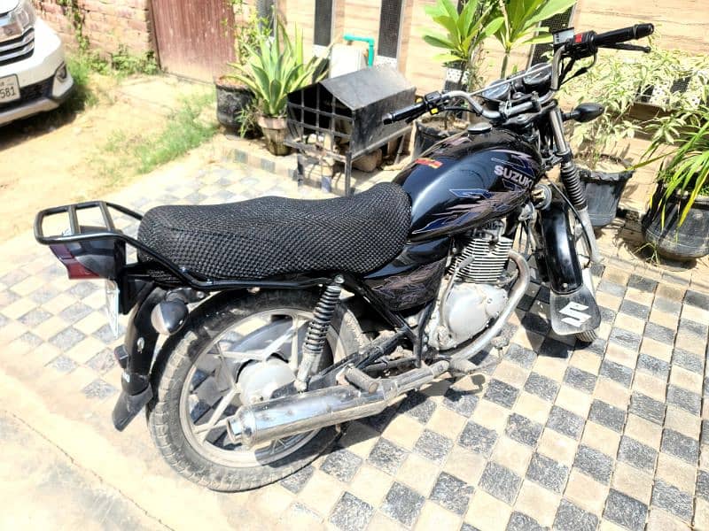 Suzuki GS SE 150 good condition  seriously buyer contact kry 0