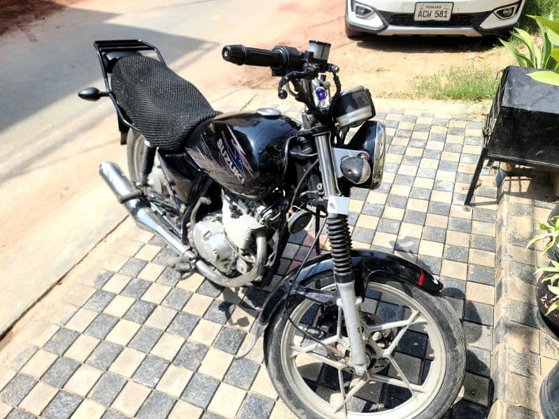 Suzuki GS SE 150 good condition  seriously buyer contact kry 3