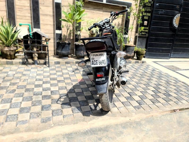 Suzuki GS SE 150 good condition  seriously buyer contact kry 4