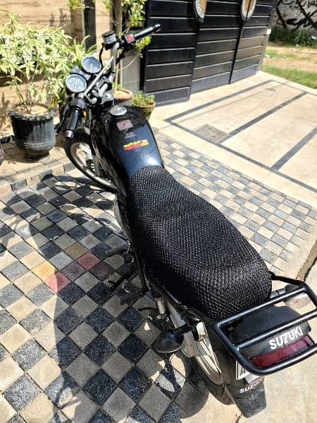 Suzuki GS SE 150 good condition  seriously buyer contact kry 5