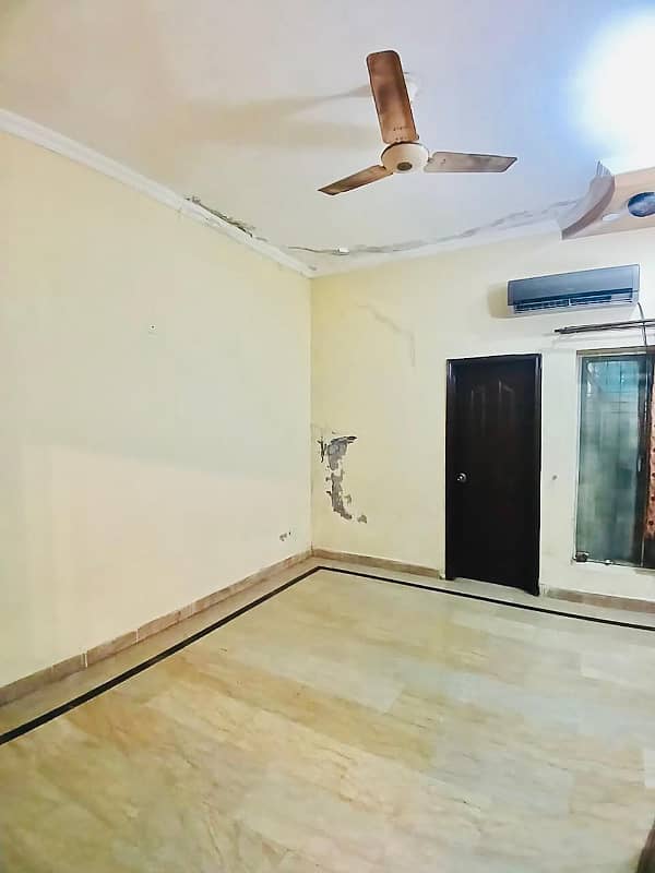 5 maroa upper portion for rent for family in johar town 3