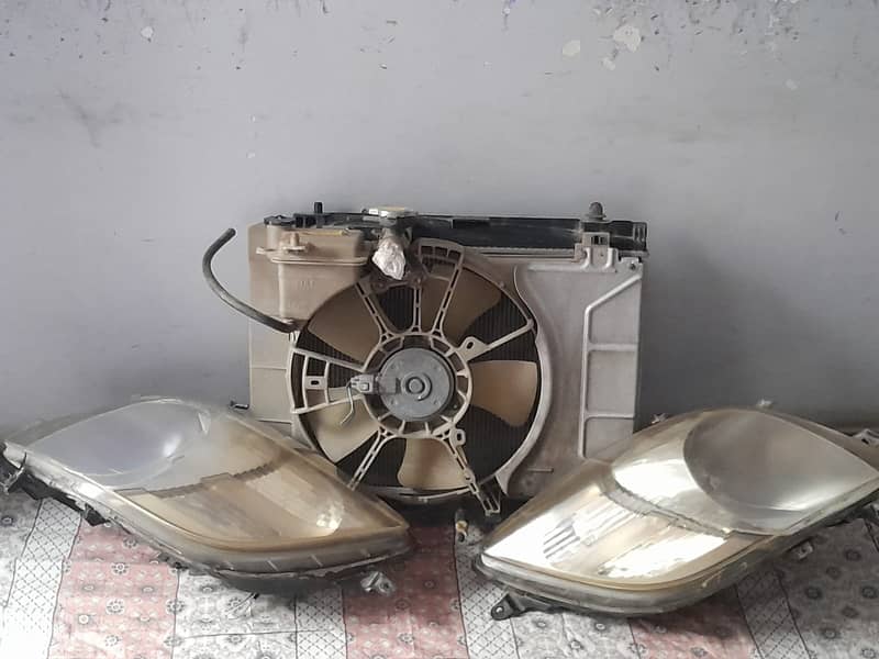 Toyota vitz radiator, headlights 0