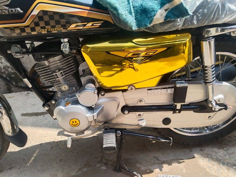 Honda 125 self start  gold 8