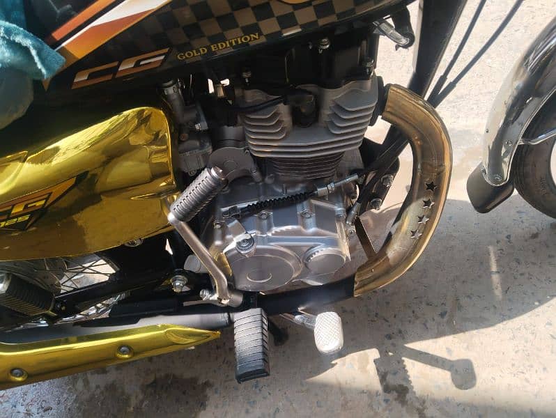 Honda 125 self start  gold 9