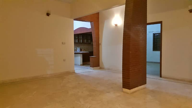 600 Yards 6 Bed 2 Kitchens Pair Of 1st And 2nd Floor Independent Portion With Servant Quarter And Garage With Capacity To Accommodate 4 Cars Near Karsaz In KDA Scheme 1 2