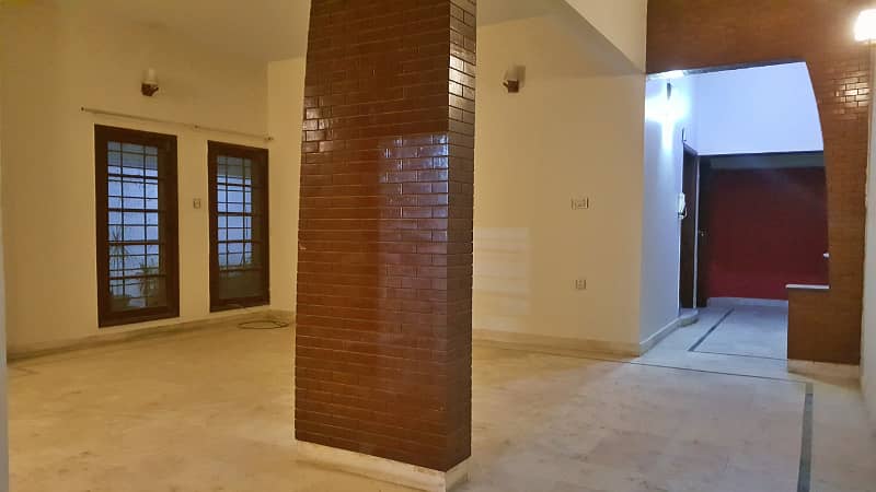 600 Yards 6 Bed 2 Kitchens Pair Of 1st And 2nd Floor Independent Portion With Servant Quarter And Garage With Capacity To Accommodate 4 Cars Near Karsaz In KDA Scheme 1 4