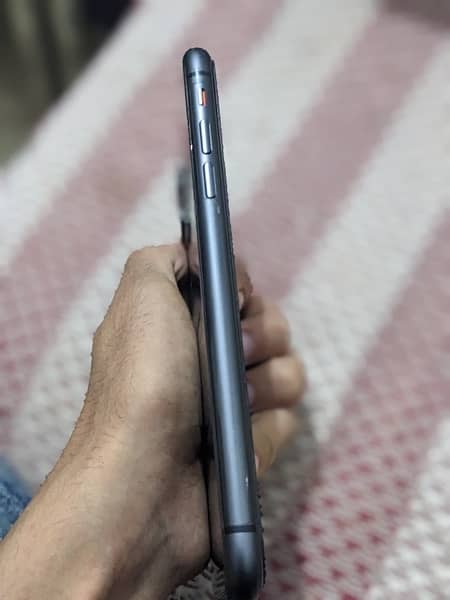 iphone 11 non pta jv condition 10/10 whatsapp number 03272775334 6