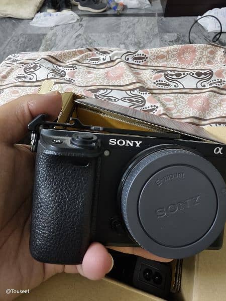 Sony a6400 body 10/10 with box and accessories 1