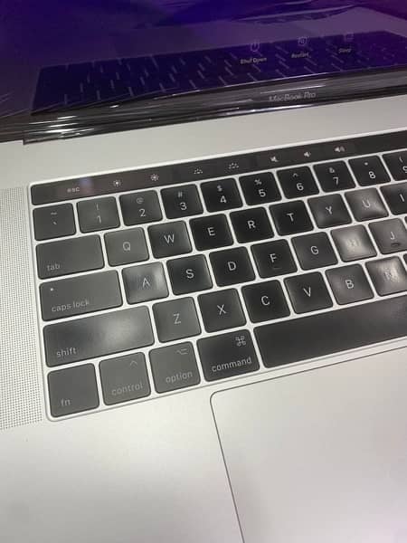 MacBook Pro 2017 15 inches 2